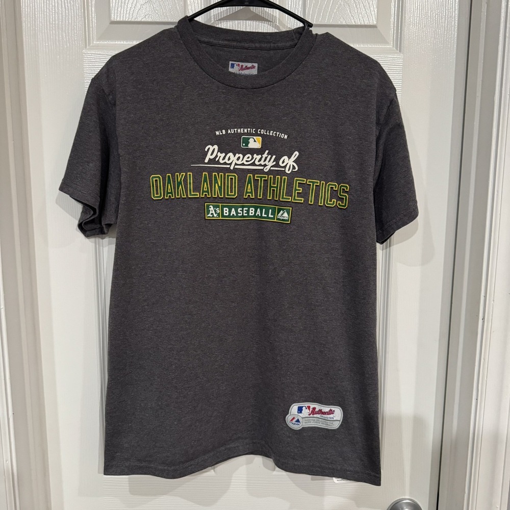 Oakland Athletics Men‎ Shirt Medium Gray Graphic Short Sleeve Crew Neck Majestic
